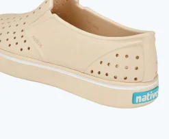 Miles Bloom><noscript><img width=